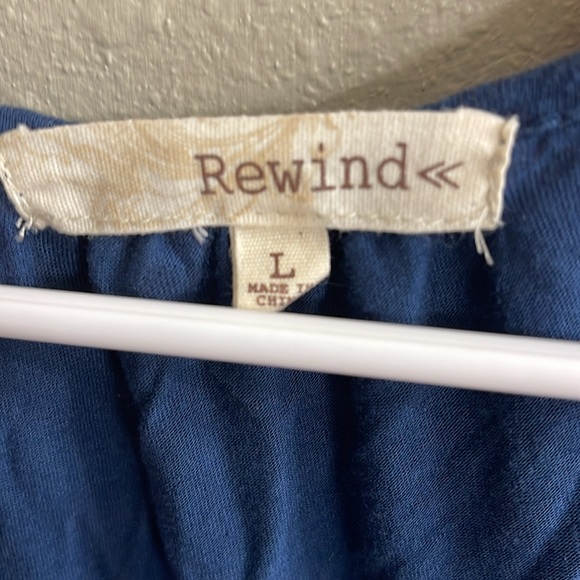 Cute embroidery front top. - Picture 4 of 4